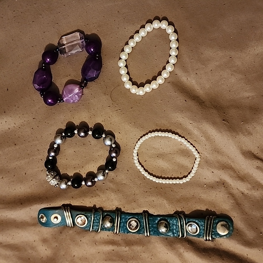 Costume Bracelets (J15)